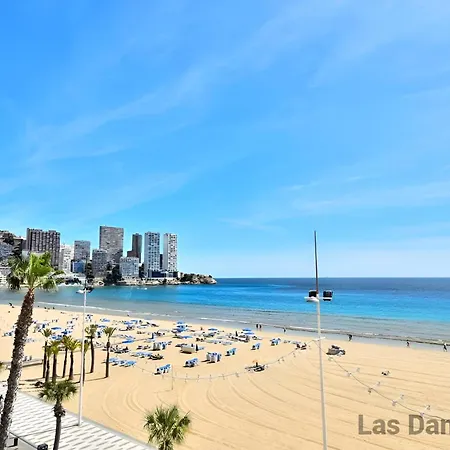 Damas 3b Front - Pool & Parking