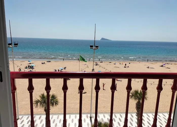 Damas 3b Front - Pool & Parking