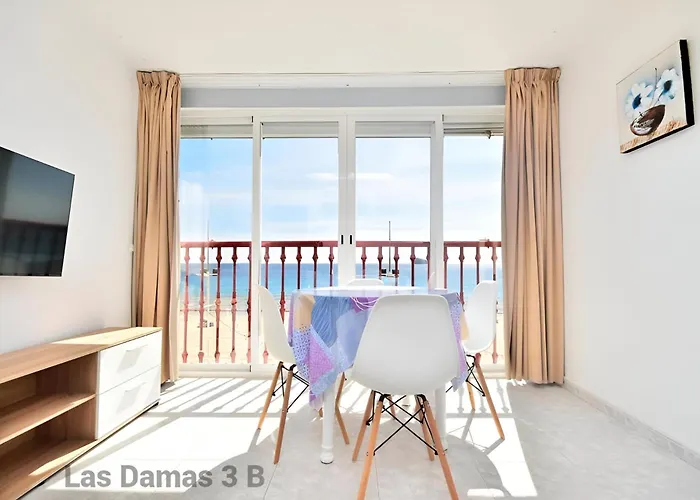 Damas 3b Front - Pool & Parking *